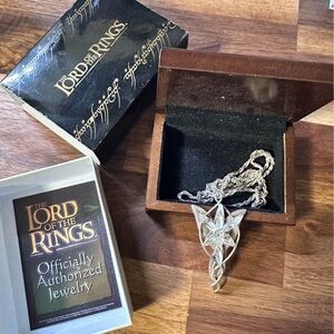 Lord Of The Rings Arwen Evanstar necklace - Licensed